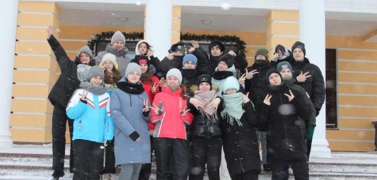 22 декабря 2022 года учащиеся 8 а класса отправились в лесную резиденцию Деда Мороза на мероприятие "Зима потехам - не помеха".