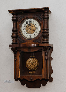 Часы настенные. Конец XIX - начало XX века